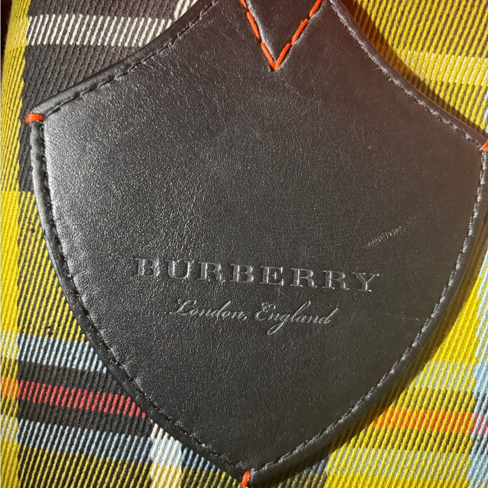 BURBERRY
Vintage Check Canvas Giant Reversible Tote Bag - Picture 9 of 10
